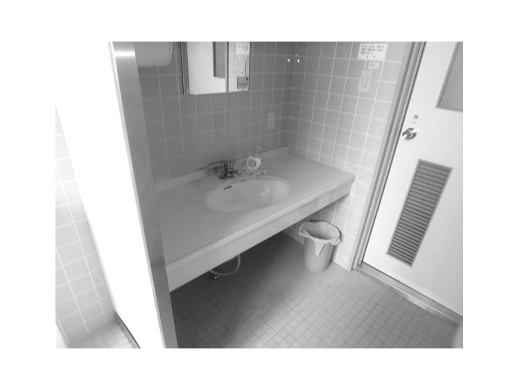 〈 Before 〉男子トイレ洗面台