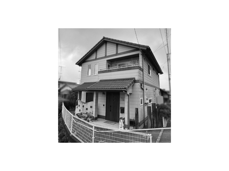 【 Before 】経年で色あせが気になってきた外壁