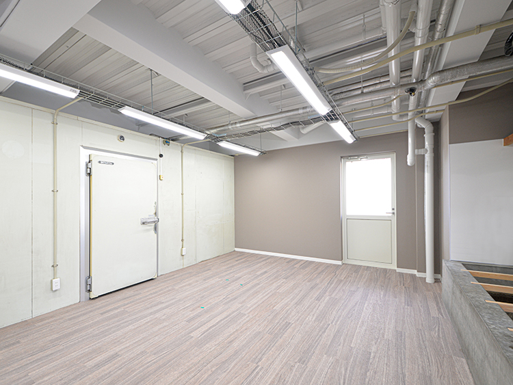 花の美しさがもっと引き立つ、お花屋さんの店舗リフォーム